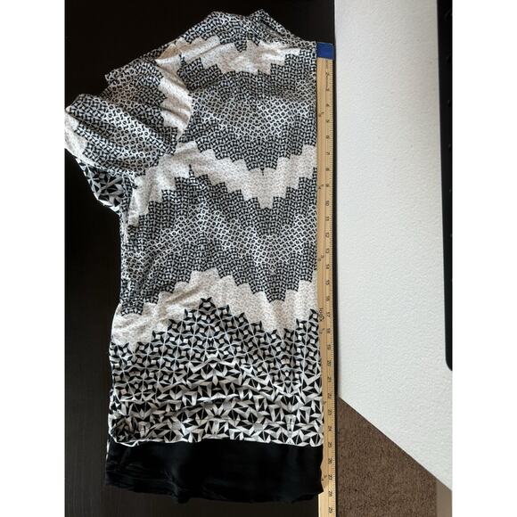 Rose & Olive Top Womens Size 2X Black White 3/4 Sleeve Geometric Artsy Stretch - Picture 8 of 12